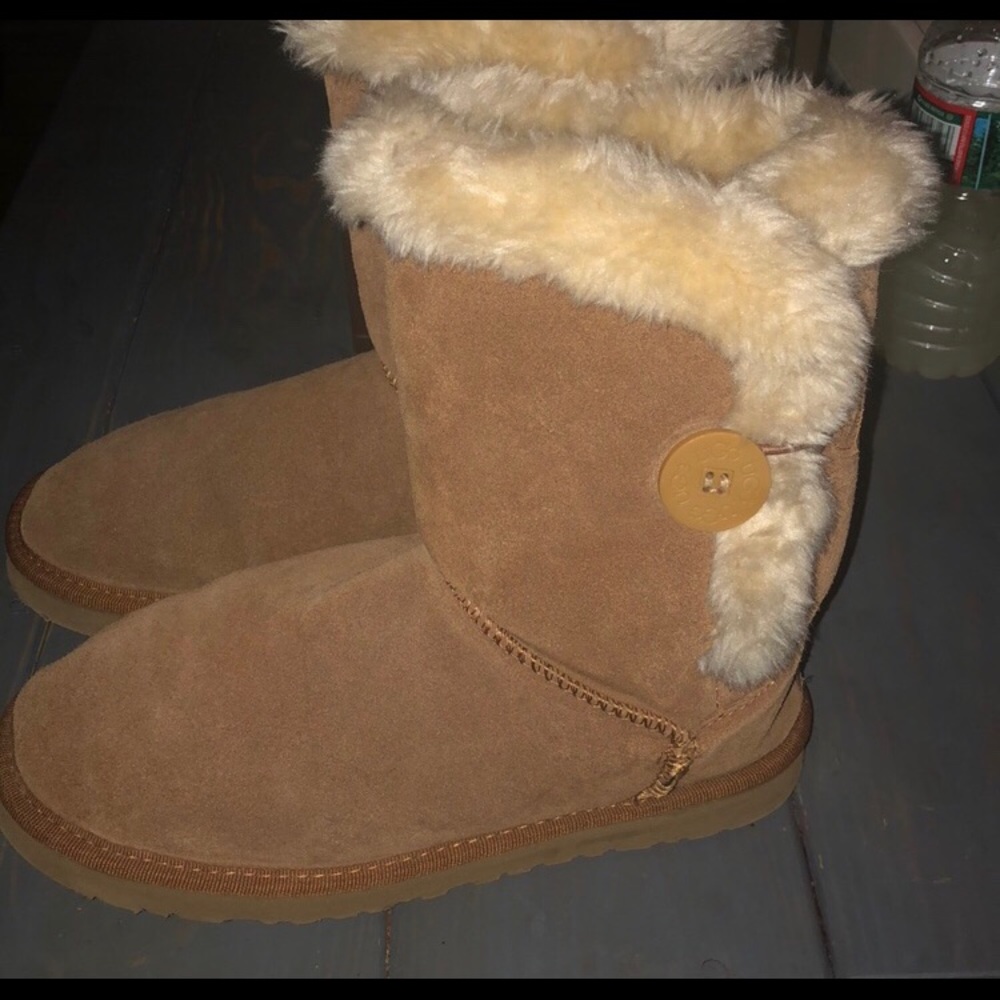 NEW UGG BOOTS SIZE 8